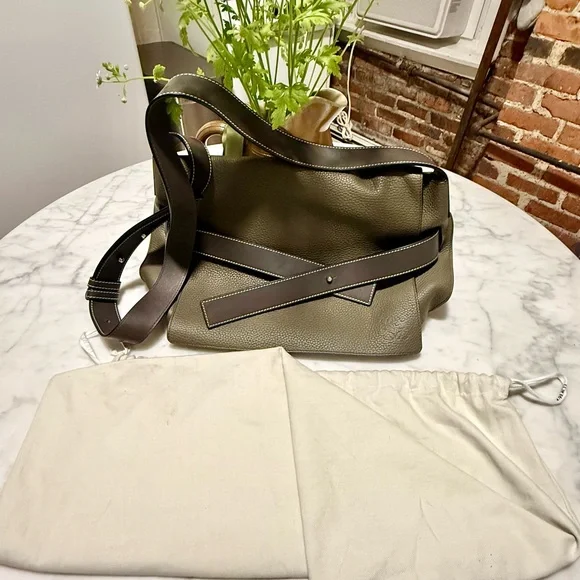 Loewe Puzzle Messenger Bag– Pebbled Calfskin | Made in Spain | Dust Bag Included - Picture 3 of 16